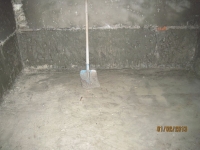 6. Нанесення першого шару Пенетрону на тіло блоків і міжблочні шви. Поверхня попередньо змочена водою до повного насичення бетону.