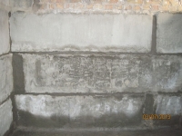 8. Стан швів після укладання першого шару Пенекріту. Пошарове укладання матеріалу в шви пов'язане з великою глибиною міжблочних швів.