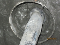 Пенебар - монтаж навколо каналізаційної труби