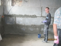 9.	Герметизация межблочных швов стен подвала: послойное укладывание материала Пенекрит . Нанесение второго слоя.